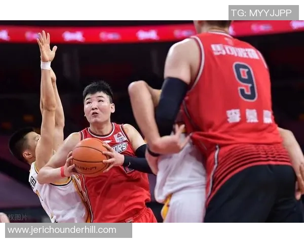 南京篮球队与重庆篮球队赛后复盘分析个人能力的全面对比与评价 南京篮球队与重庆篮球队赛后复盘分析个人能力的全面对比与评价