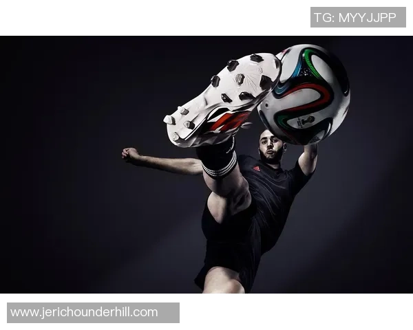 足球明星早期合影珍藏回忆展现他们的成长与奋斗历程 足球明星早期合影珍藏回忆展现他们的成长与奋斗历程