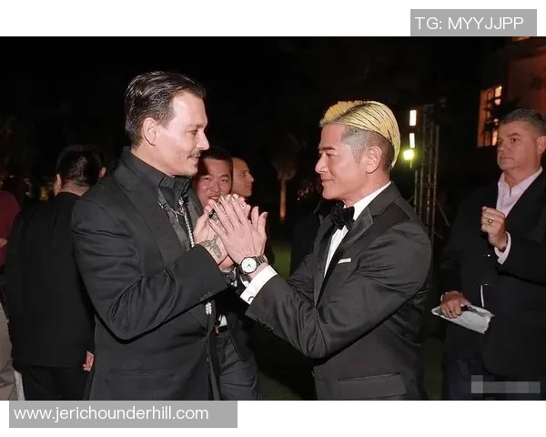 郭富城与足球明星同框合影展现运动魅力与偶像风采的精彩瞬间 郭富城与足球明星同框合影展现运动魅力与偶像风采的精彩瞬间